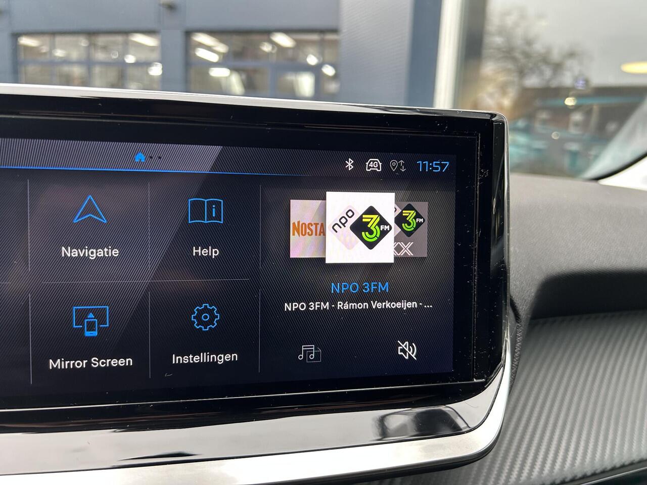 Peugeot 208 1.2 Hybrid 110 PK Automaat Allure | Navigatie | Camera | Climate Control | Adaptieve Cruise Control | LED Verlichting | Hybride Rijden met Automaat | 16" Lichtmetalen Velgen | Digitaal Dashboard | Parkeersensoren | Spoiler |