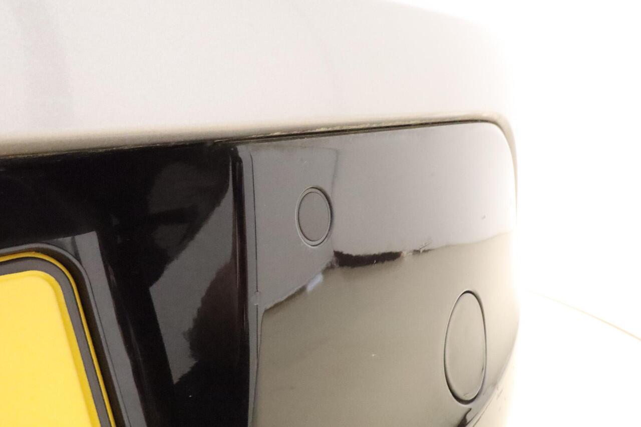 Peugeot 208 Hybrid 136 e-DCS6 GT | Navigatie | Climate & Cruise Control | Achteruitrij Camera | Apple CarPlay/Android Auto |