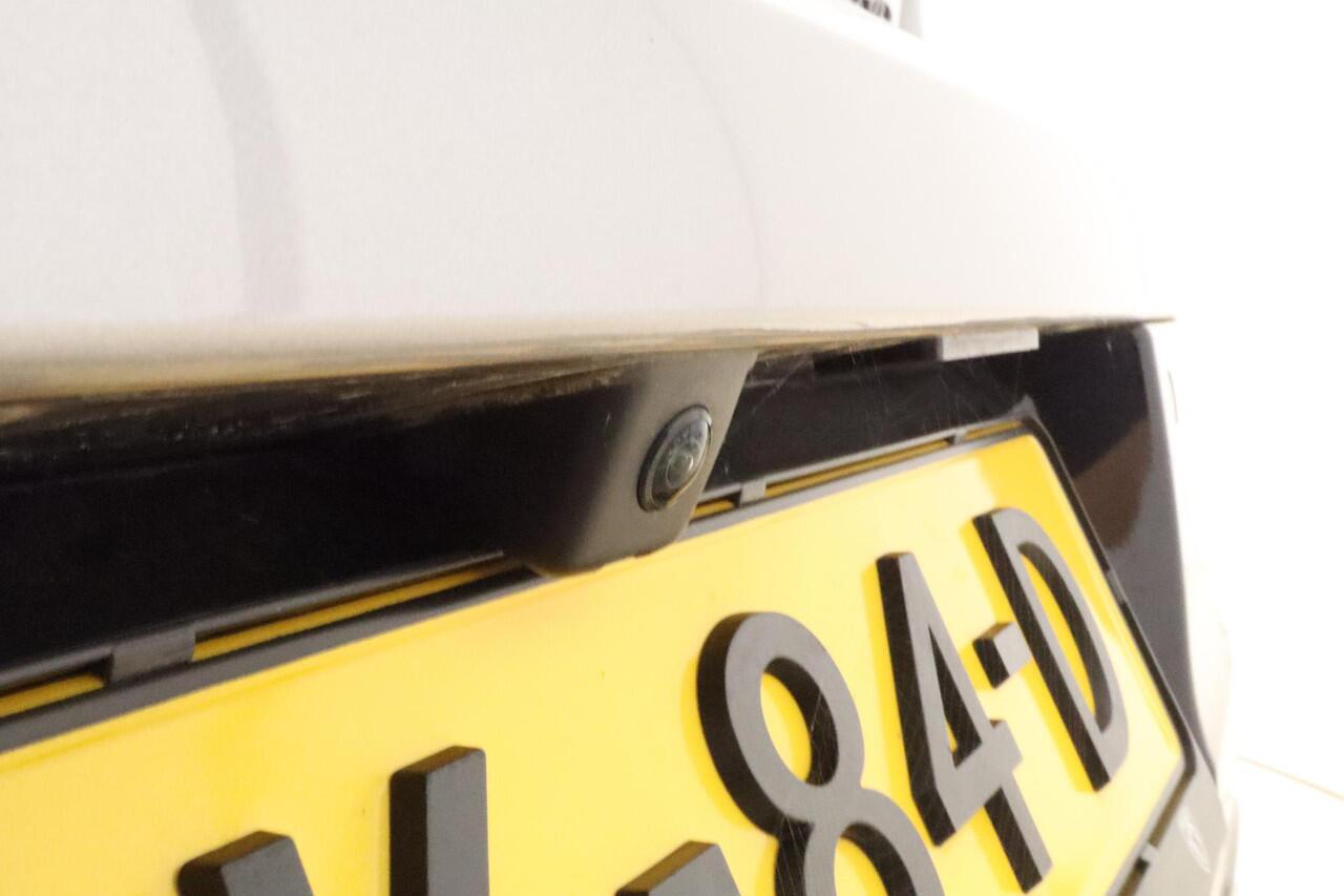 Peugeot 208 Hybrid 136 e-DCS6 GT | Navigatie | Climate & Cruise Control | Achteruitrij Camera | Apple CarPlay/Android Auto |