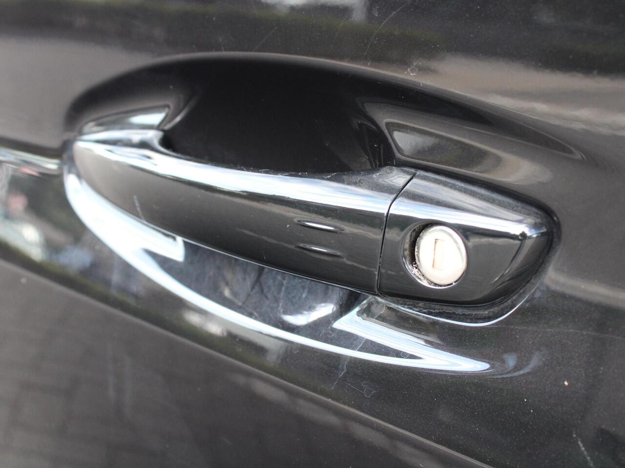 Peugeot 208 Allure 1.2 Hybrid 100PK e-DCS6 Automaat Navigatie, Achteruitrijcamera, Stoelverwarming, Adaptieve Cruise Control