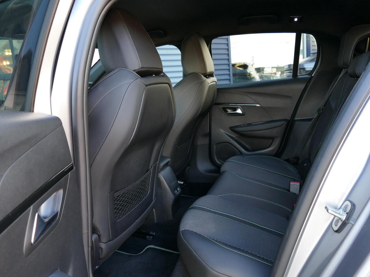 Peugeot 208 1.2 PureTech 100 GT | Navigatie | Climate Control | Camera | Full LED | 17'' LM Velgen | Keyless Entry & Start