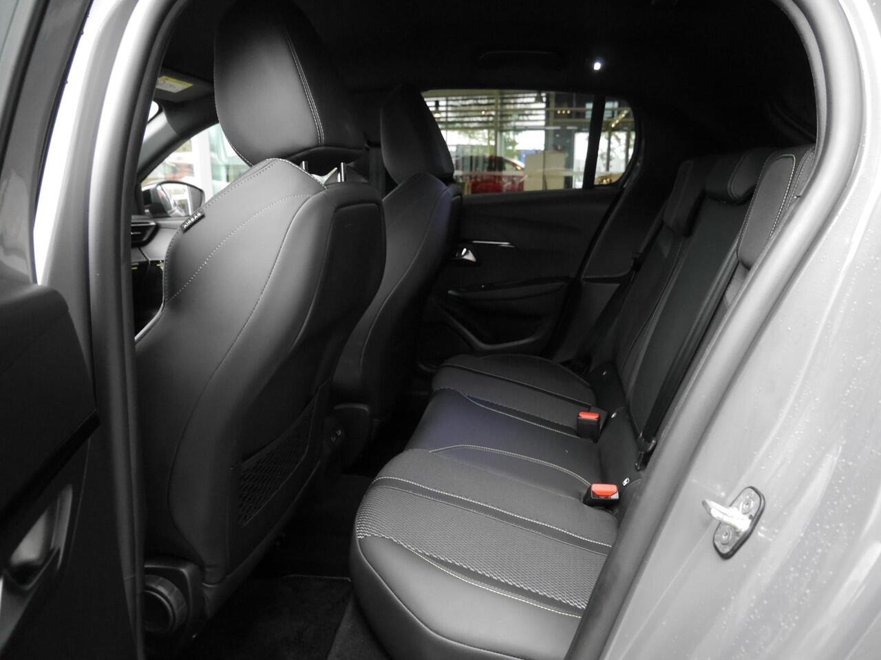 Peugeot 208 1.2 PureTech 100 GT | Keyless entry en start | Lichtmetalen velgen | Dodehoekdetectie | Navigatie | Camera voor en achter | Draadloze telefoonoplader