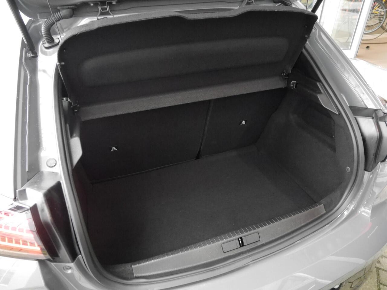 Peugeot 208 1.2 PureTech 100 GT | Keyless entry en start | Lichtmetalen velgen | Dodehoekdetectie | Navigatie | Camera voor en achter | Draadloze telefoonoplader