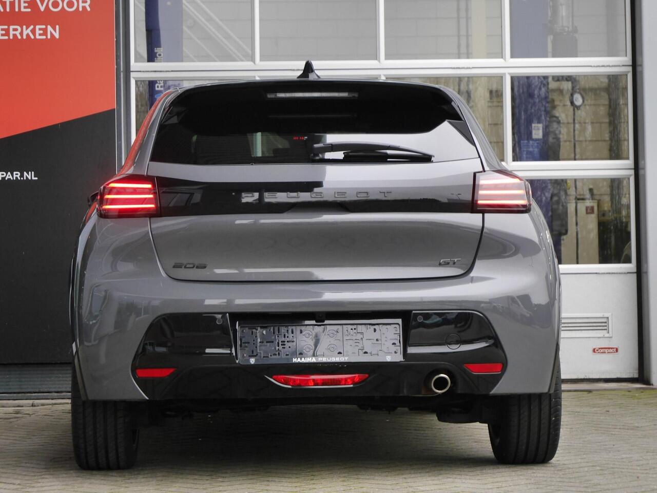 Peugeot 208 1.2 PureTech 100 GT | Keyless entry en start | Lichtmetalen velgen | Dodehoekdetectie | Navigatie | Camera voor en achter | Draadloze telefoonoplader