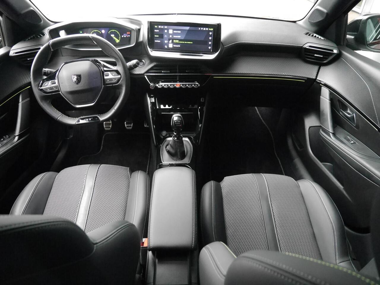 Peugeot 208 1.2 PureTech 100 GT | Keyless entry en start | Lichtmetalen velgen | Dodehoekdetectie | Navigatie | Camera voor en achter | Draadloze telefoonoplader