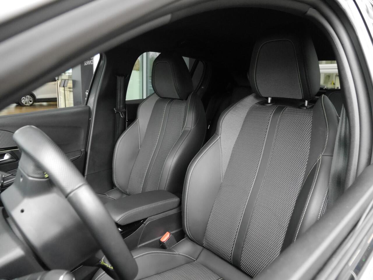 Peugeot 208 1.2 PureTech 100 GT | Keyless entry en start | Lichtmetalen velgen | Dodehoekdetectie | Navigatie | Camera voor en achter | Draadloze telefoonoplader