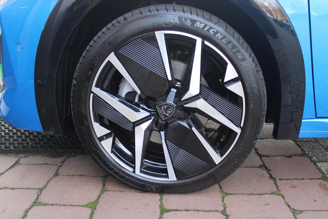 Peugeot 208 1.2 100PK GT | PANORAMA DAK | KEYLESS ENTRY/START | DRAADLOZE APPLE CARPLAY/ANDROID AUTO | CAMERA VOOR + ACHTER | DRAADLOZE TELEFOONLADER | 17" LICHTEMTALEN VELGEN | FULL LED KOPLAMPEN | DODEHOEK DETECTIE | PARKEERSENSOREN VOOR + ACHTER | CRUISE CONTROL |