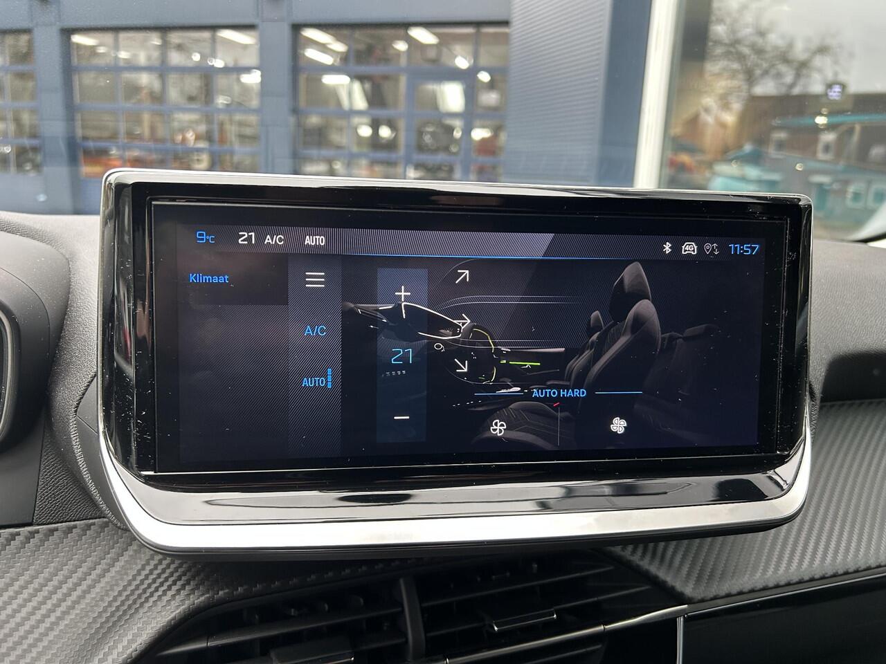 Peugeot 208 1.2 Hybrid 110 PK Automaat Allure | Navigatie | Camera | Climate Control | Adaptieve Cruise Control | LED Verlichting | Hybride Rijden met Automaat | 16" Lichtmetalen Velgen | Digitaal Dashboard | Parkeersensoren | Spoiler |