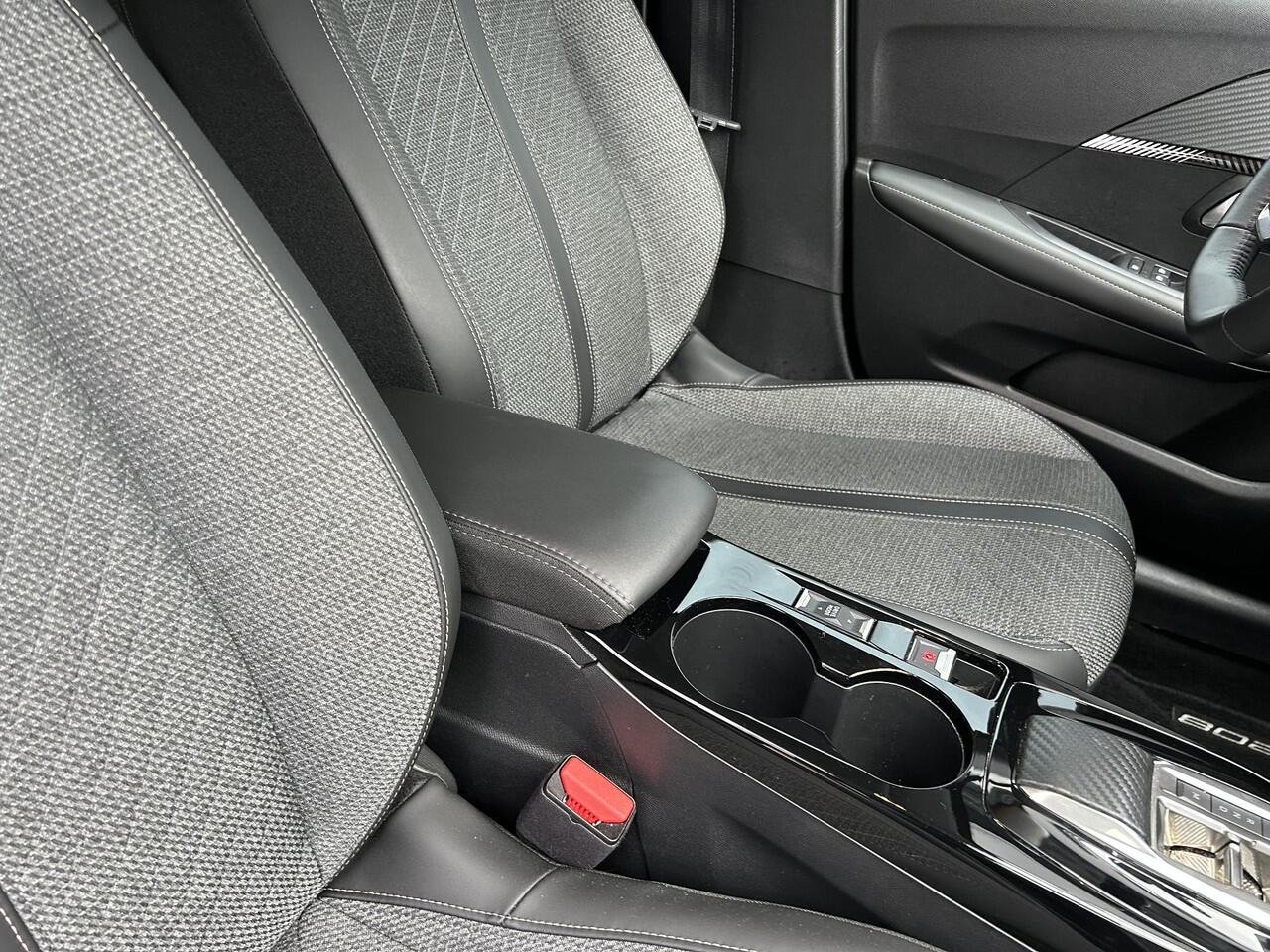 Peugeot 208 1.2 Hybrid 110 PK Automaat Allure | Navigatie | Camera | Climate Control | Adaptieve Cruise Control | LED Verlichting | Hybride Rijden met Automaat | 16" Lichtmetalen Velgen | Digitaal Dashboard | Parkeersensoren | Spoiler |