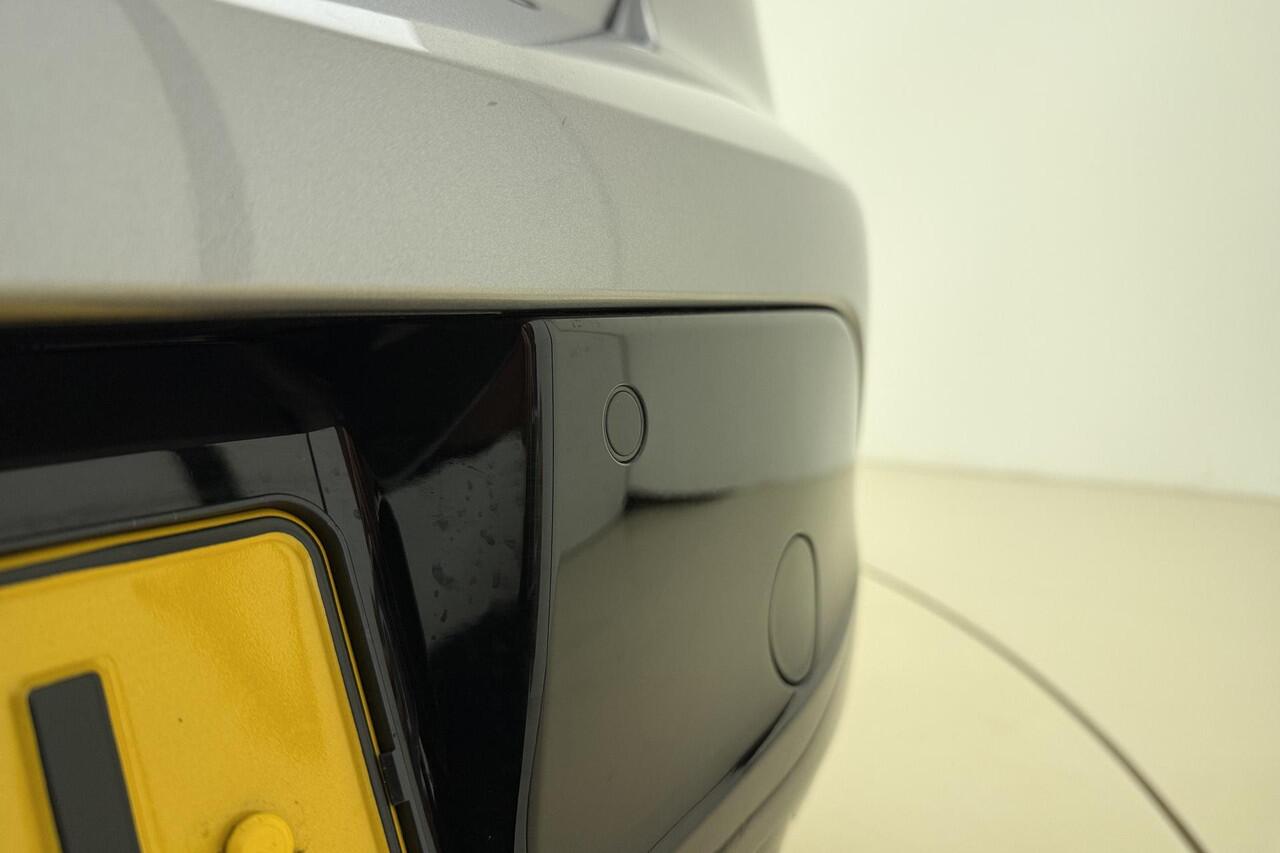 Peugeot 208 Hybrid 100 e-DCS6 Allure Automaat | Navigatie | Adaptive Cruise control | Camera | Lichtmetalen velgen | Climate control | Extra getint glas