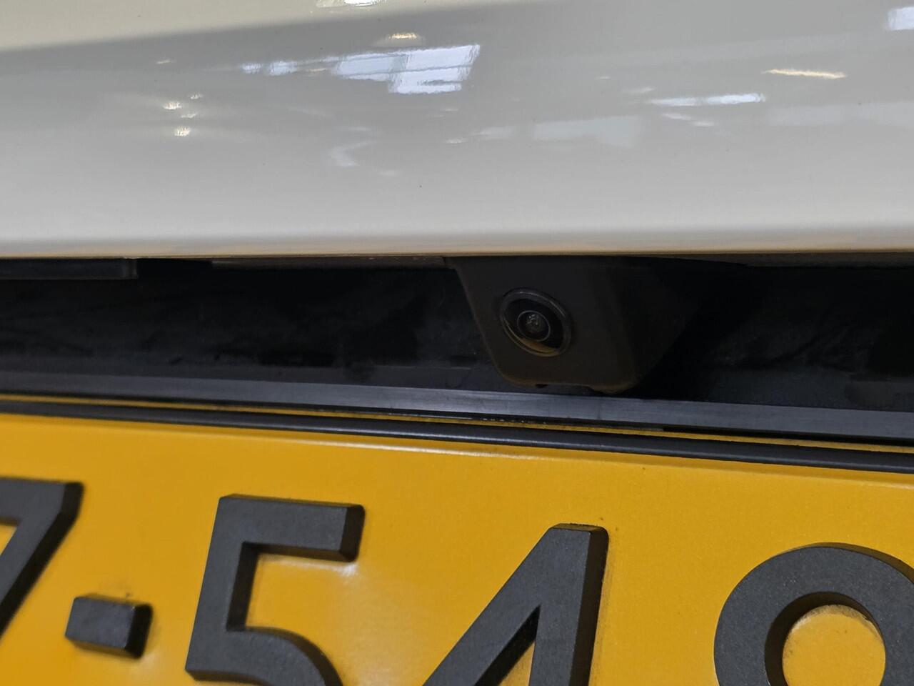 Peugeot 208 GT 1.2 Hybrid 145pk e-DCS6 | TWO-TONE! | ADAPTIVE CRUISE | 360° CAMERA | KEYLESS ENTRY | DODEHOEKBEW. | CLIMA | WINTER + ZOMERBANDEN SET | APPLE CARPLAY / ANDROID AUTO |