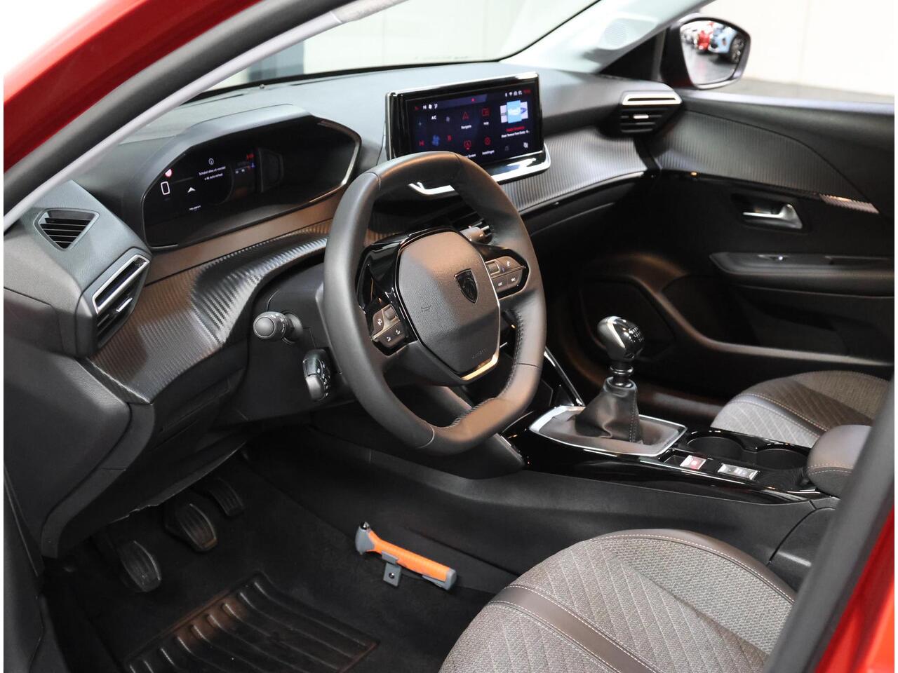 Peugeot 208 1.2 100PK Allure | 1ste eigenaar | AppleCarplay/AndroidAuto | Parkeersensoren | FULL LED | Navigatie | Lederen Stuurwiel | Climate Control | Cruise Control | 16" LMV | Isofix | Privacy Glass |