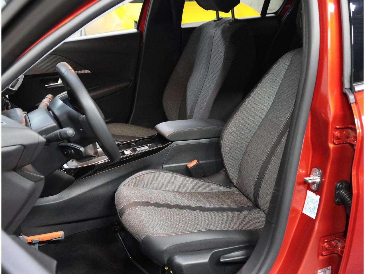 Peugeot 208 1.2 100PK Allure | 1ste eigenaar | AppleCarplay/AndroidAuto | Parkeersensoren | FULL LED | Navigatie | Lederen Stuurwiel | Climate Control | Cruise Control | 16" LMV | Isofix | Privacy Glass |