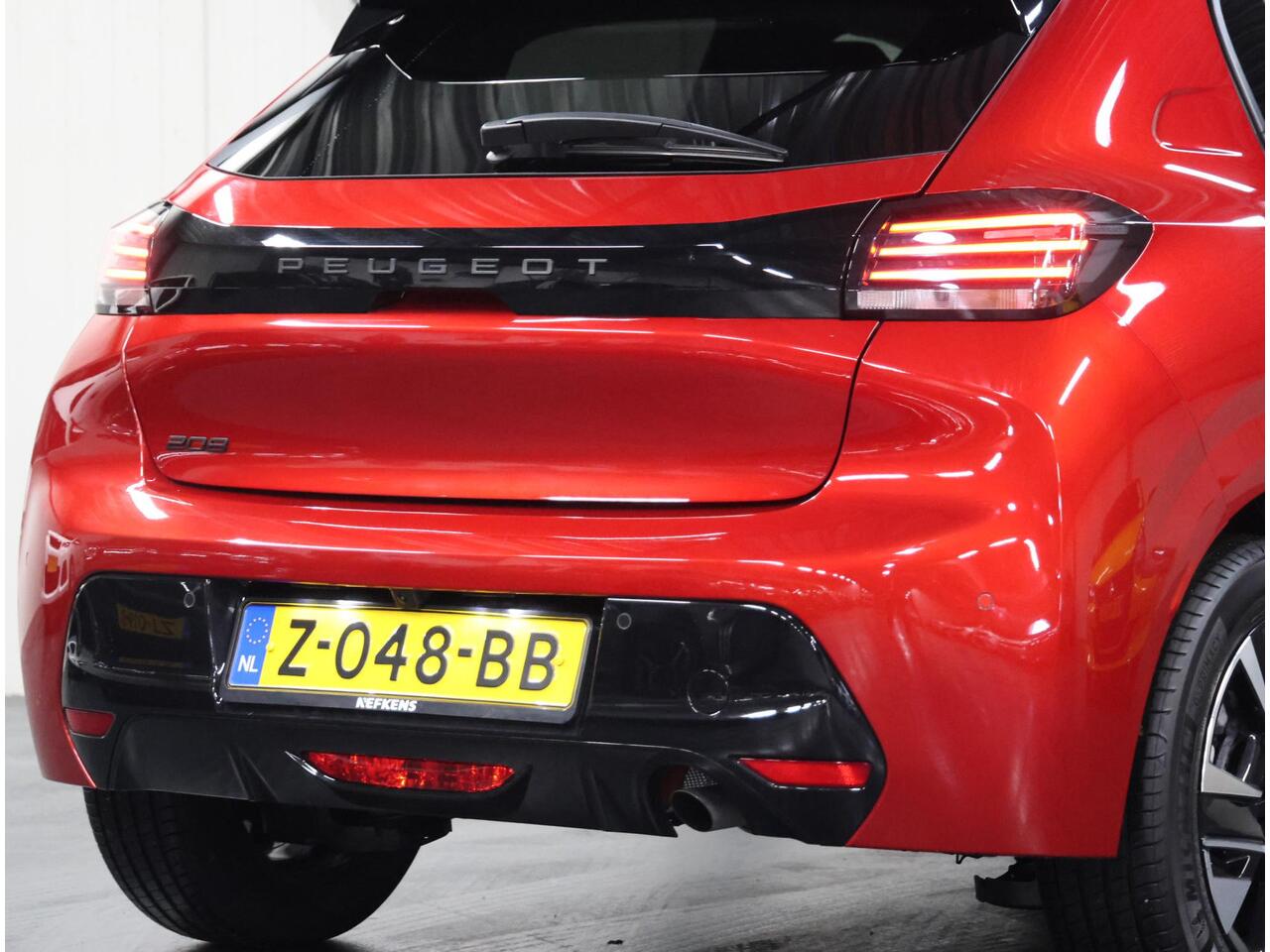 Peugeot 208 1.2 100PK Allure | 1ste eigenaar | AppleCarplay/AndroidAuto | Parkeersensoren | FULL LED | Navigatie | Lederen Stuurwiel | Climate Control | Cruise Control | 16" LMV | Isofix | Privacy Glass |