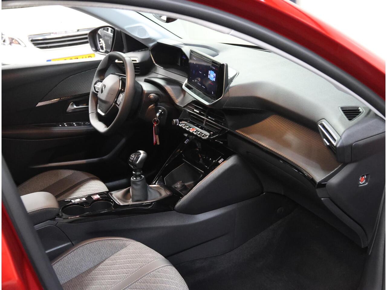 Peugeot 208 1.2 100PK Allure | 1ste eigenaar | AppleCarplay/AndroidAuto | Parkeersensoren | FULL LED | Navigatie | Lederen Stuurwiel | Climate Control | Cruise Control | 16" LMV | Isofix | Privacy Glass |