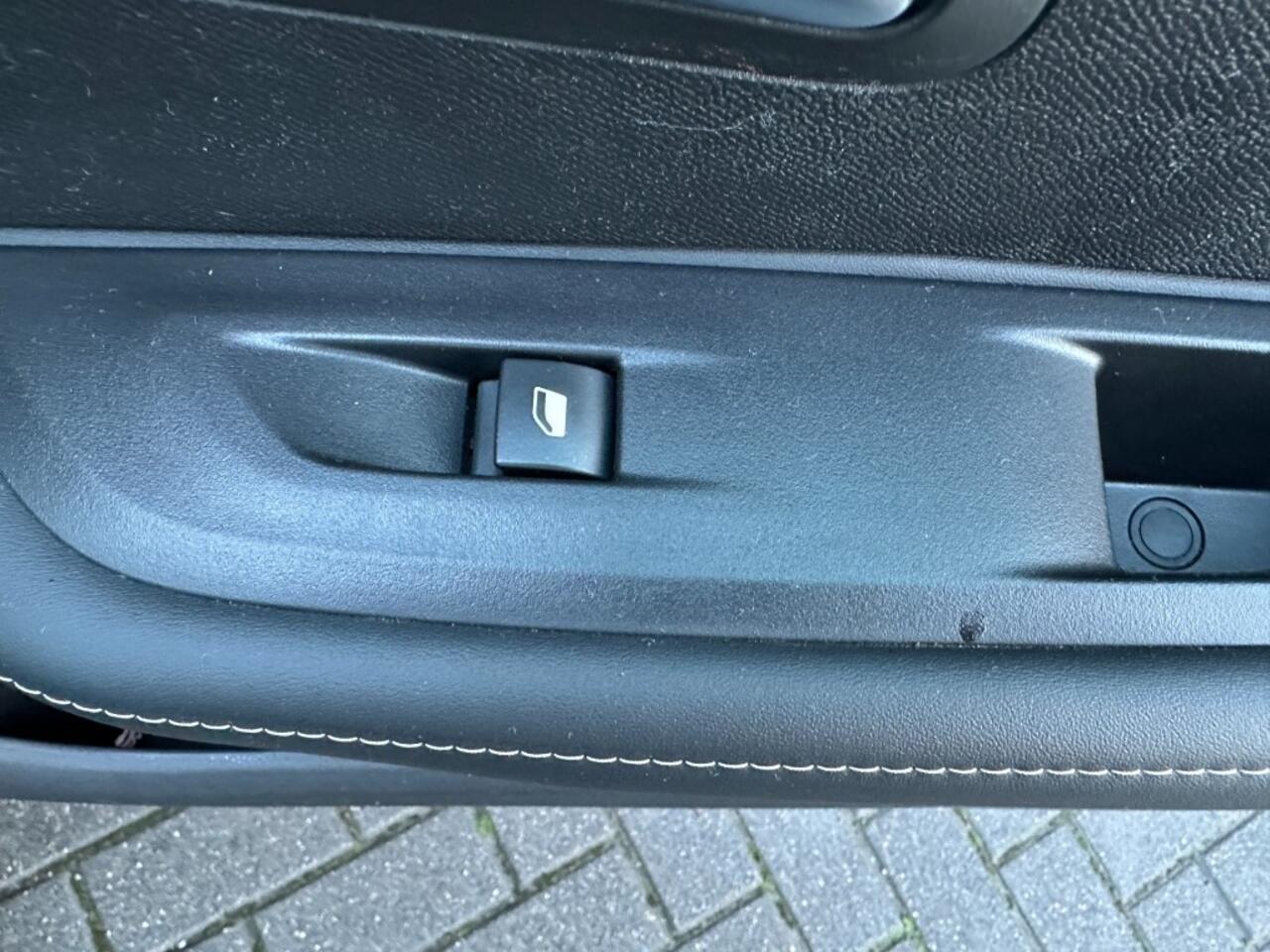 Peugeot 208 1.2 PureTech Aut.100 Allure Navigatie Camera