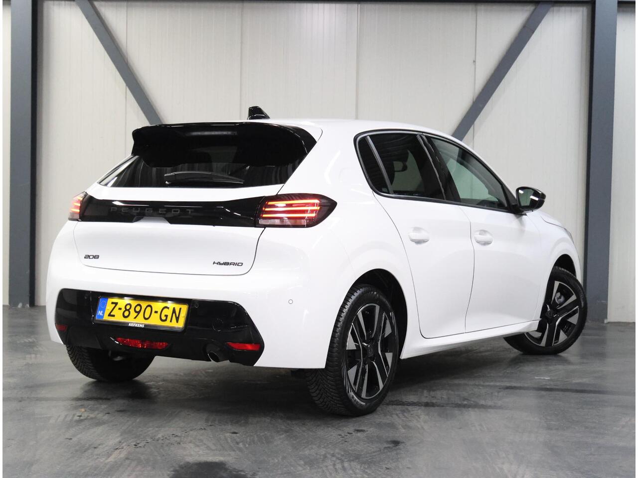 Peugeot 208 Hybrid 100PK e-DCS6 Allure | 1ste eigenaar | AppleCarplay/AndroidAuto | Parkeersensoren | FULL LED | Navigatie | Lederen Stuurwiel | Climate Control | Cruise Control | 16" LMV | Isofix | Privacy Glass |