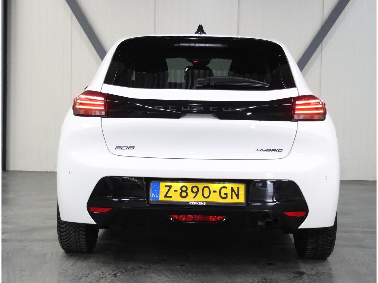 Peugeot 208 Hybrid 100PK e-DCS6 Allure | 1ste eigenaar | AppleCarplay/AndroidAuto | Parkeersensoren | FULL LED | Navigatie | Lederen Stuurwiel | Climate Control | Cruise Control | 16" LMV | Isofix | Privacy Glass |