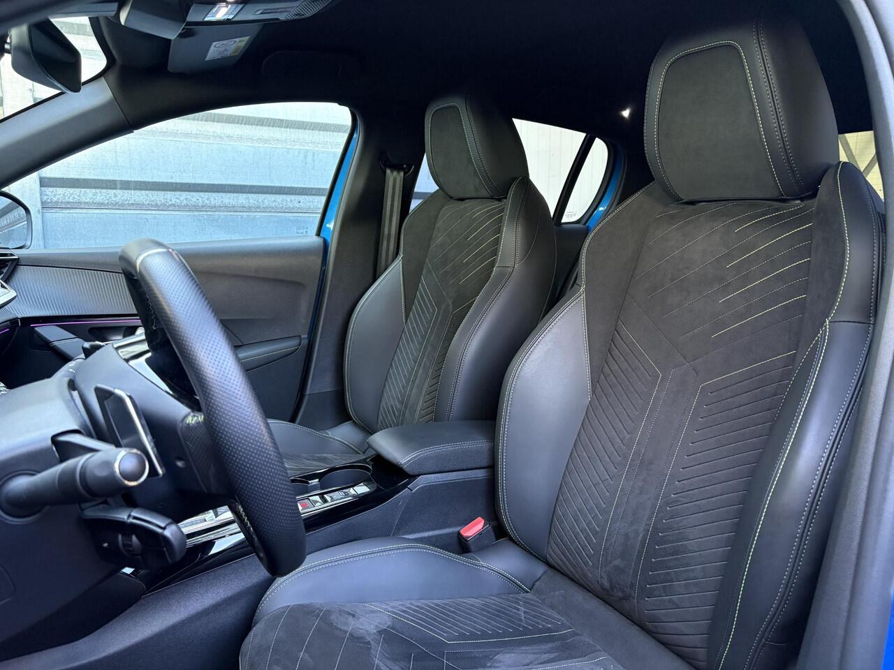 Peugeot 208 GT 1.2 Hybrid 110pk e-DCS6 | ALCANTARA INTERIOR | STOELVERW. | DODEHOEKBEW. | NAVI | KEYLESS ENTRY | 360° CAMERA | MASSAGE