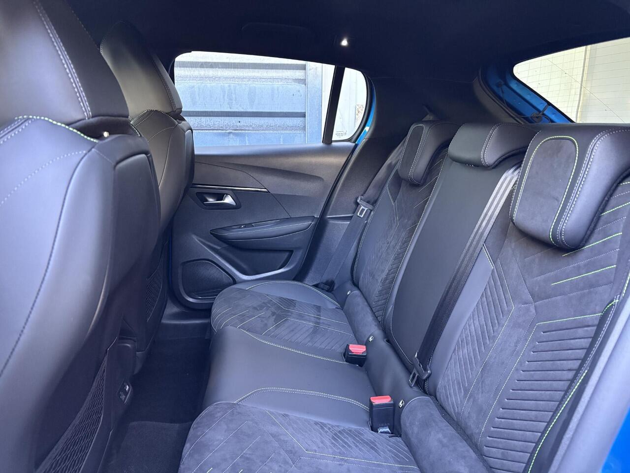 Peugeot 208 GT 1.2 Hybrid 110pk e-DCS6 | ALCANTARA INTERIOR | STOELVERW. | DODEHOEKBEW. | NAVI | KEYLESS ENTRY | 360° CAMERA | MASSAGE