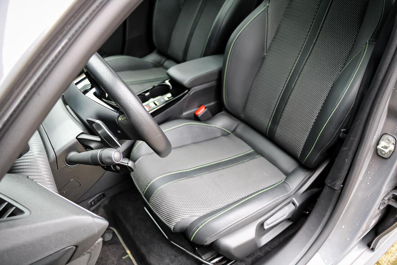 Peugeot 208 Hybrid 136 e-DCS6 GT Peugeot 208 1.2 Hybrid 145e GT PANORAMADAK/ CAMERA