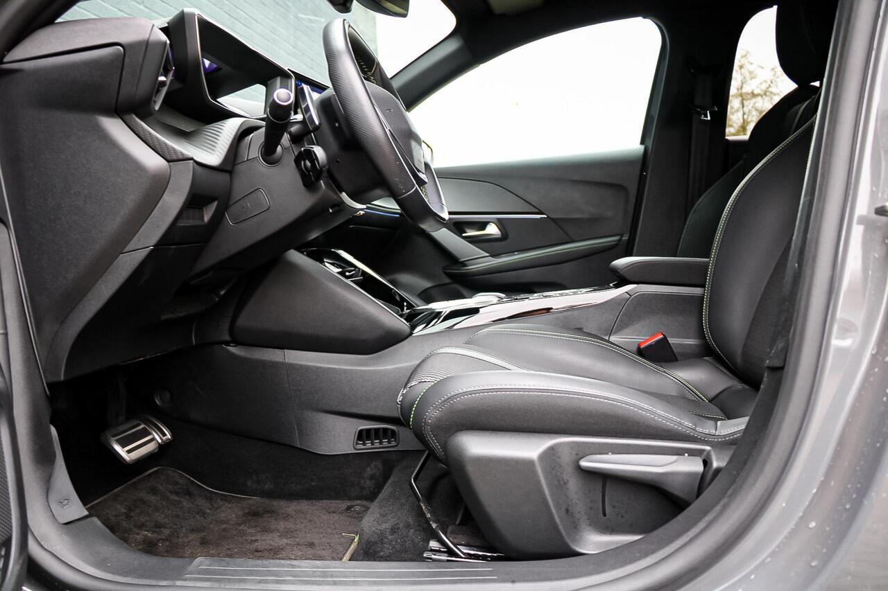 Peugeot 208 Hybrid 136 e-DCS6 GT Peugeot 208 1.2 Hybrid 145e GT PANORAMADAK/ CAMERA