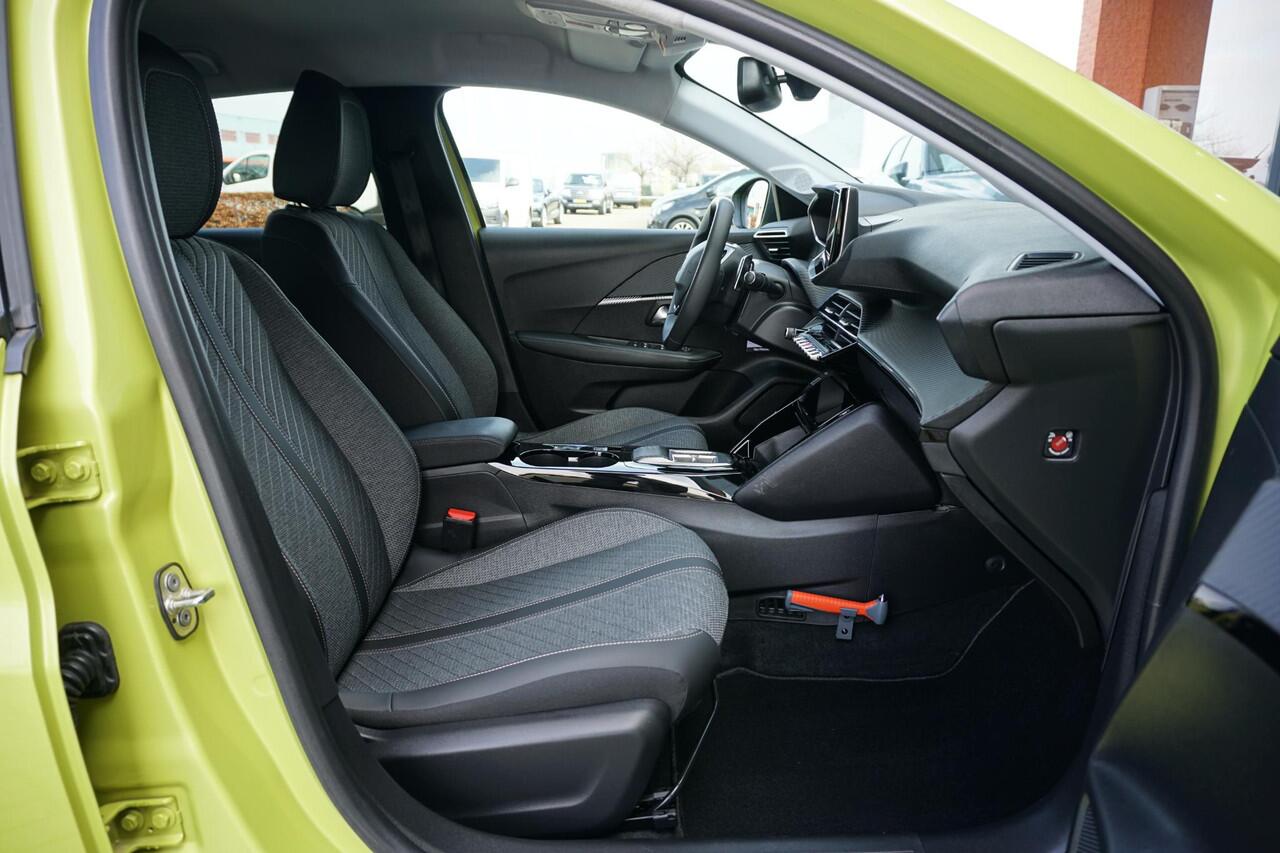 Peugeot 208 Hybrid 100 e-DCS6 Allure + ADAPTIEVE CRUISE / CAMERA / KEYLESS / CARPLAY