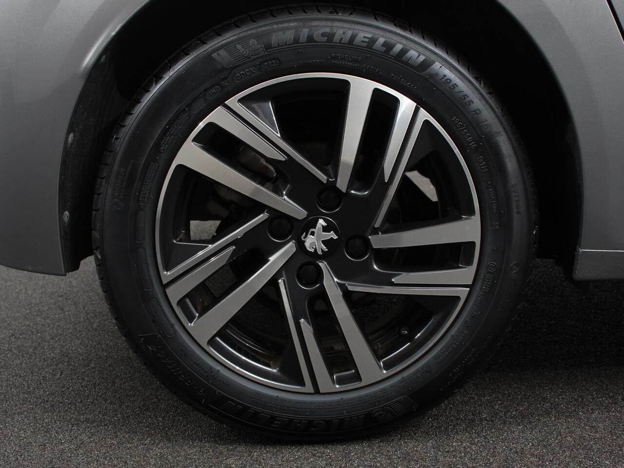 Peugeot 208 1.2 PureTech Allure Pack | Navigatie | Apple Carplay/Android Auto | Achteruitrij camera | Climate control | LED | Adaptieve cruise control | Parkeersensor achter | Verwarmde voorstoelen | Lichtmetalen velgen