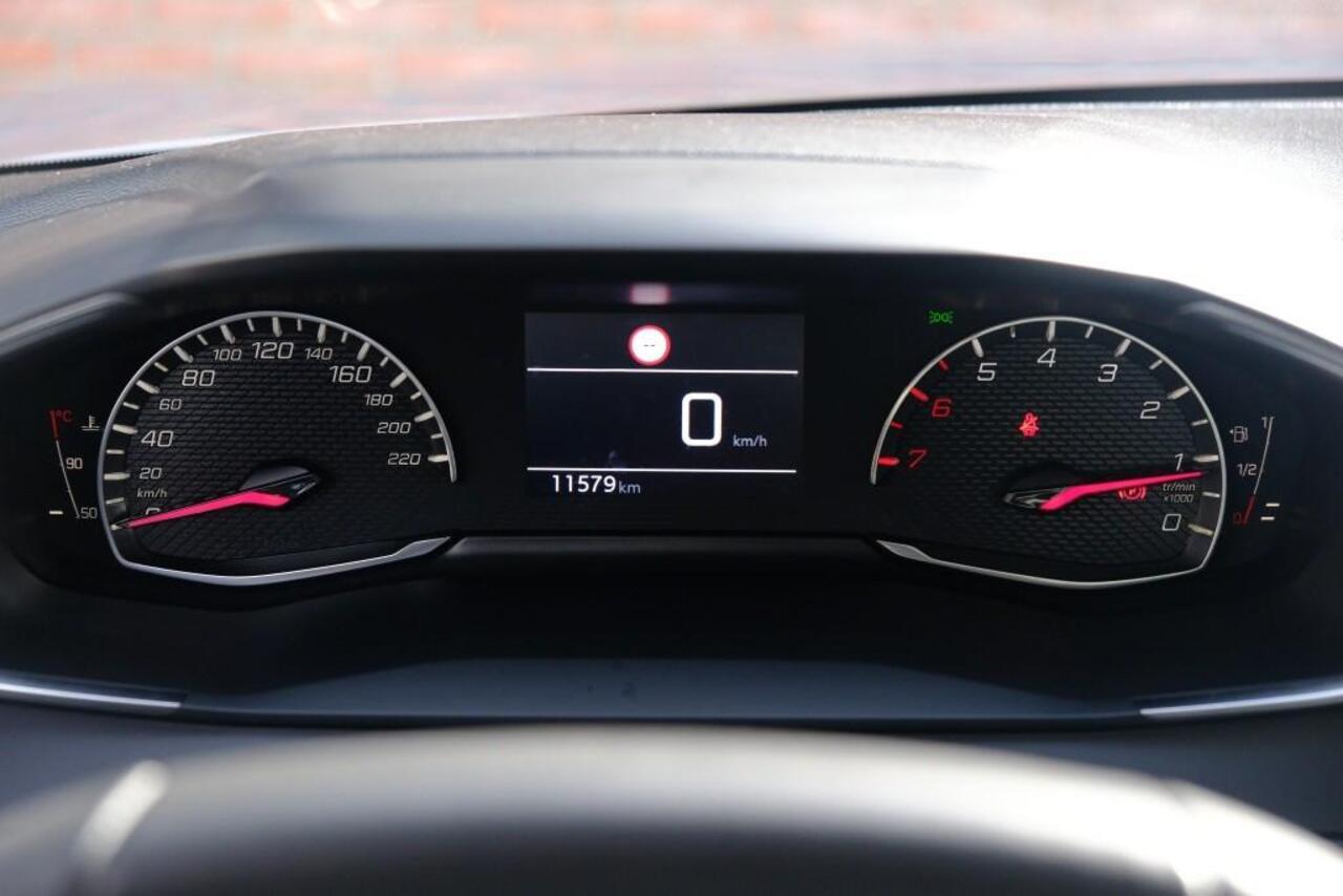 Peugeot 208 1.2 PureTech 100pk Style | App Connect | Climate | Cruise | DAB | PDC