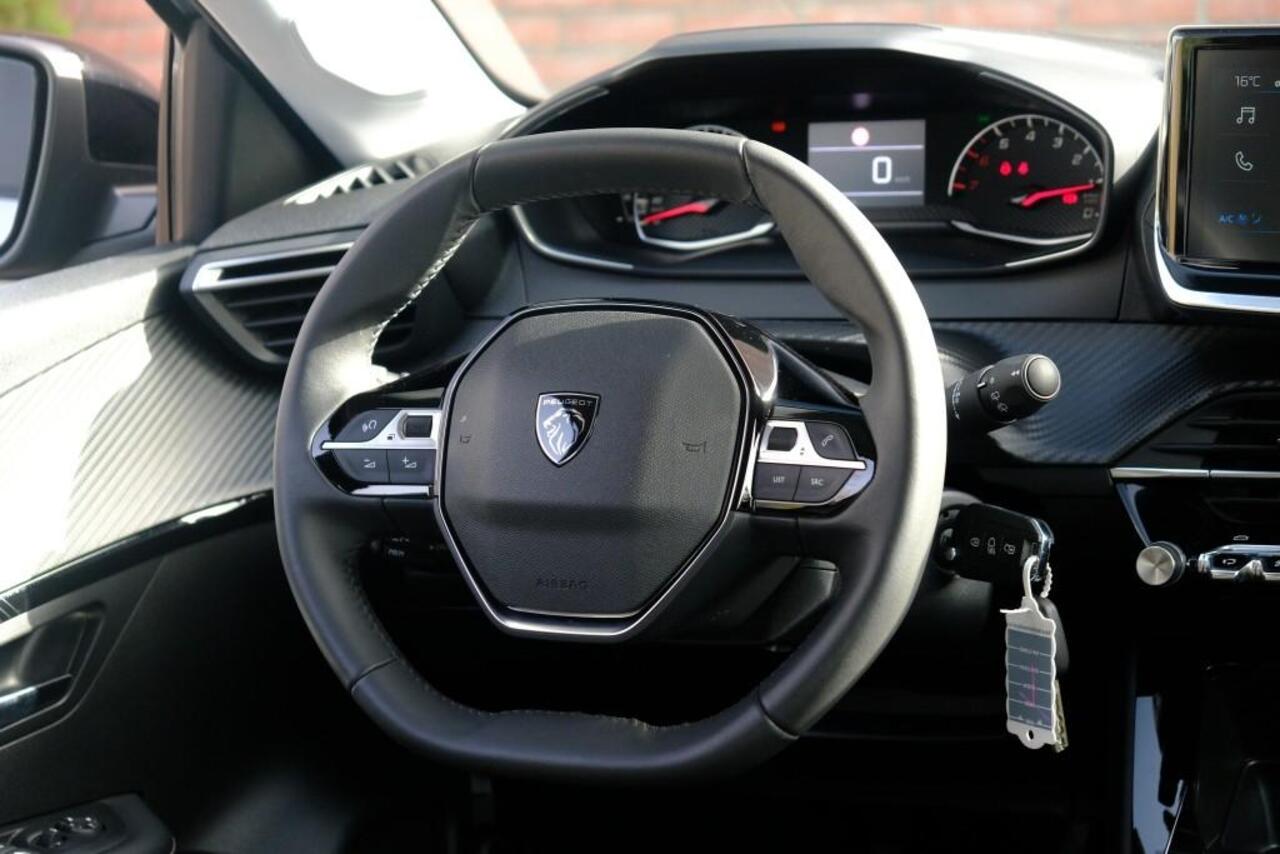 Peugeot 208 1.2 PureTech 100pk Style | App Connect | Climate | Cruise | DAB | PDC