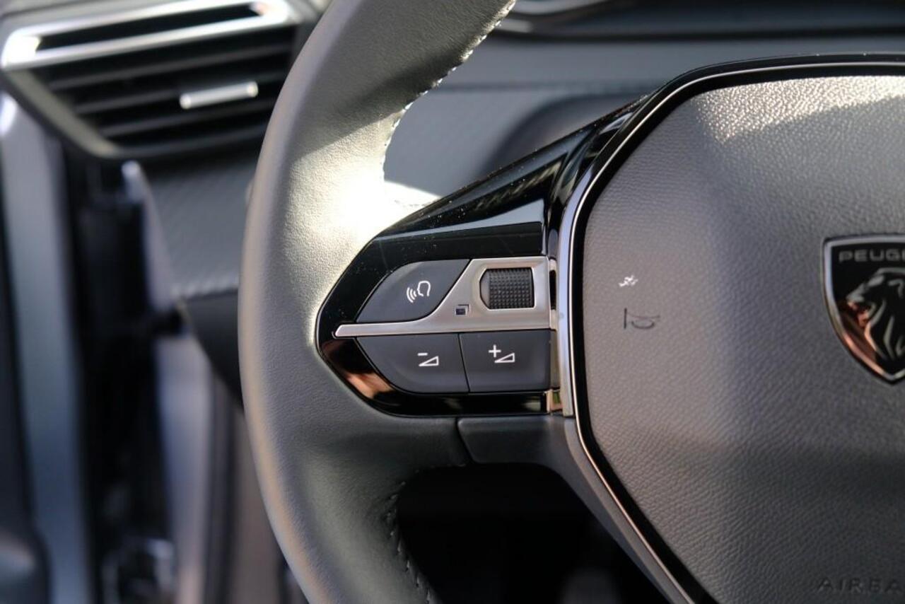 Peugeot 208 1.2 PureTech 100pk Style | App Connect | Climate | Cruise | DAB | PDC