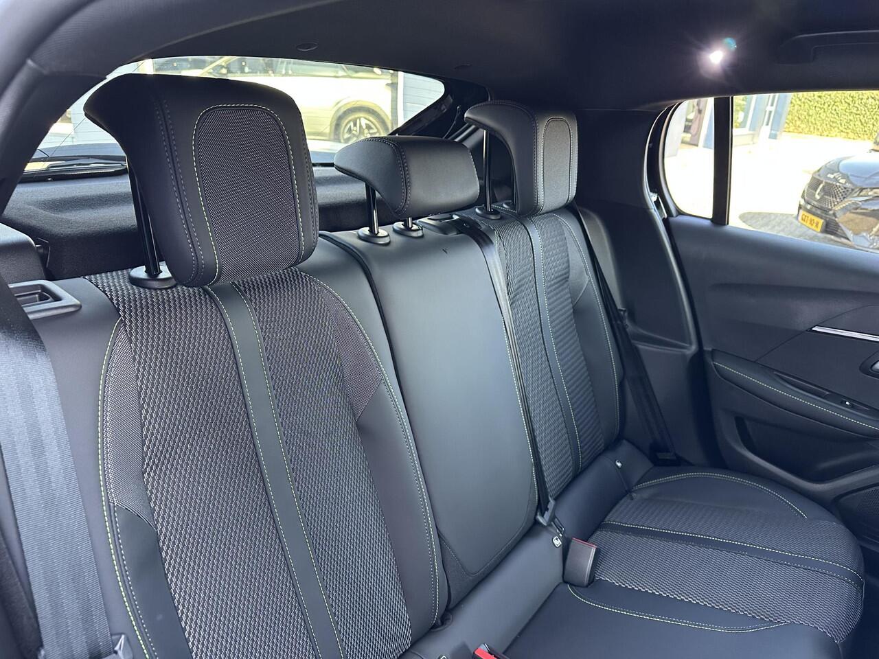 Peugeot 208 1.2 Hybrid 145 PK GT Automaat ¤ 4500,- DEMO VOORDEEL | NETTO DEAL | Full LED Verlichting | Navigatie via Telefoon | Camera | Parkeersensoren | Cruise Control | Keyless Entry | Dakspoiler | DAB+ Radio | Digitaal Dashboard | Apple Carplay Draadloos | Sporti