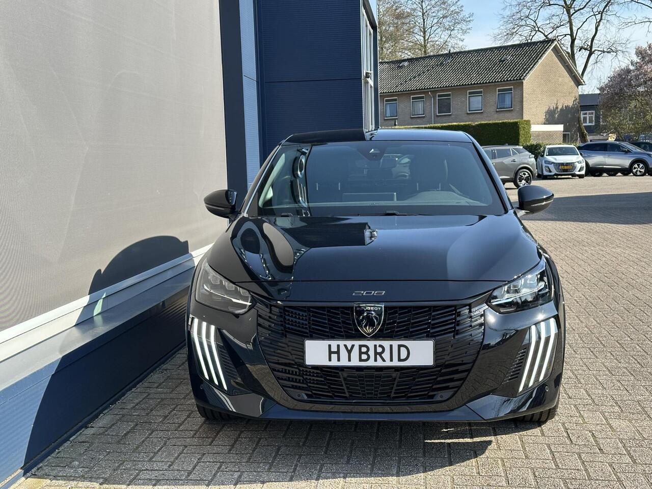 Peugeot 208 1.2 Hybrid 145 PK GT Automaat ¤ 4500,- DEMO VOORDEEL | NETTO DEAL | Full LED Verlichting | Navigatie via Telefoon | Camera | Parkeersensoren | Cruise Control | Keyless Entry | Dakspoiler | DAB+ Radio | Digitaal Dashboard | Apple Carplay Draadloos | Sporti