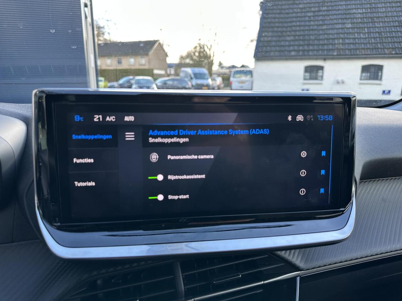 Peugeot 208 Hybrid 110 PK Allure Automaat | NETTO DEAL MET ¤ 5000 VOORDEEL | Hybride Elektrisch rijden met Automaat | Achteruitrij-Camera | Stoelverwarming | LED Verlichting | Navigatie via Apple Carplay/Android Auto | Lichtmetalen Velgen | Cruise & Climate Control