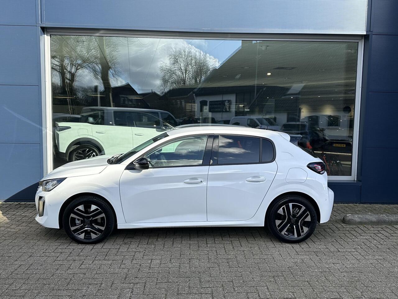 Peugeot 208 Hybrid 110 PK Allure Automaat | NETTO DEAL MET ¤ 5000 VOORDEEL | Hybride Elektrisch rijden met Automaat | Achteruitrij-Camera | Stoelverwarming | LED Verlichting | Navigatie via Apple Carplay/Android Auto | Lichtmetalen Velgen | Cruise & Climate Control