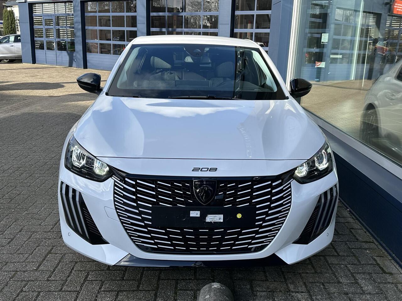 Peugeot 208 Hybrid 110 PK Allure Automaat | NETTO DEAL MET ¤ 5000 VOORDEEL | Hybride Elektrisch rijden met Automaat | Achteruitrij-Camera | Stoelverwarming | LED Verlichting | Navigatie via Apple Carplay/Android Auto | Lichtmetalen Velgen | Cruise & Climate Control