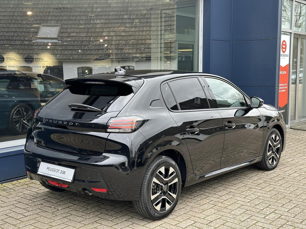 Peugeot 208 1.2 Turbo 100 PK Allure | Bouwjaar 2025 | ¤ 5.750 DEMO Voordeel | Navigatie via Telefoon | Stoelverwarming | 360 Graden Camera | Keyless Entry & Start | LED Verlichting | Climate Control | Dode Hoek Detectie | Voor + Achter Parkeersensoren | 16" Lichtmeta