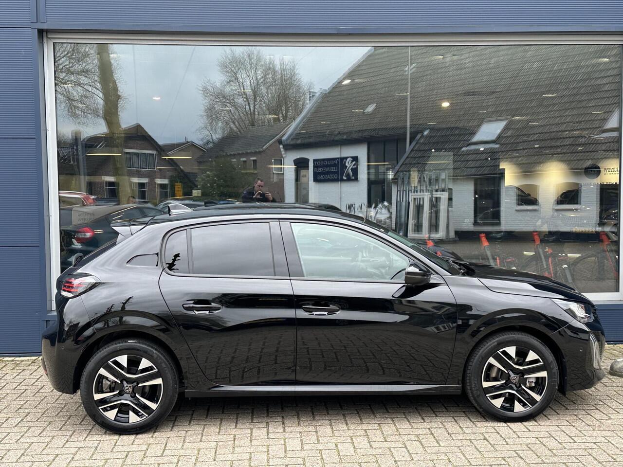 Peugeot 208 1.2 Turbo 100 PK Allure | Bouwjaar 2025 | ¤ 5.750 DEMO Voordeel | Navigatie via Telefoon | Stoelverwarming | 360 Graden Camera | Keyless Entry & Start | LED Verlichting | Climate Control | Dode Hoek Detectie | Voor + Achter Parkeersensoren | 16" Lichtmeta