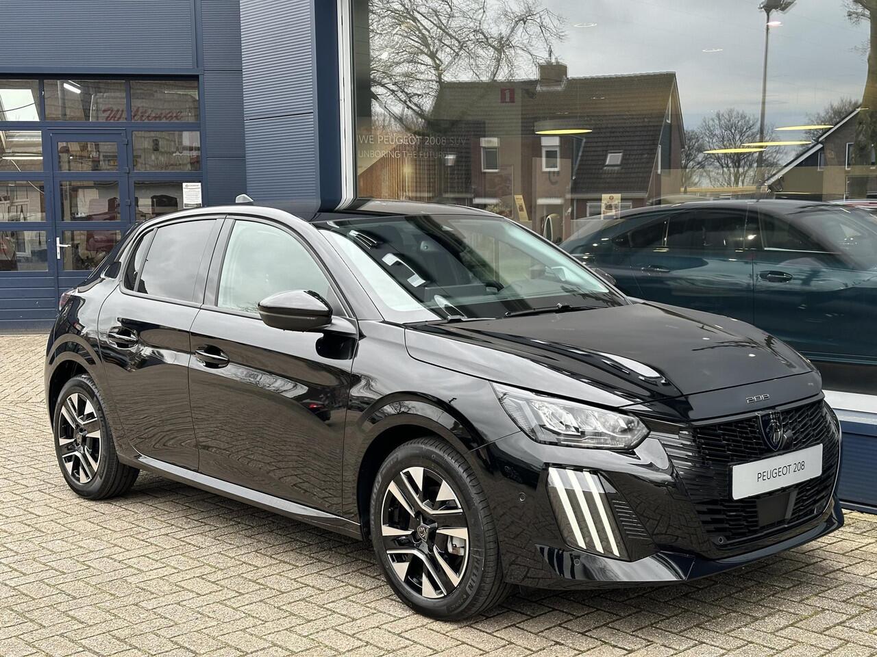 Peugeot 208 1.2 Turbo 100 PK Allure | Bouwjaar 2025 | ¤ 5.750 DEMO Voordeel | Navigatie via Telefoon | Stoelverwarming | 360 Graden Camera | Keyless Entry & Start | LED Verlichting | Climate Control | Dode Hoek Detectie | Voor + Achter Parkeersensoren | 16" Lichtmeta