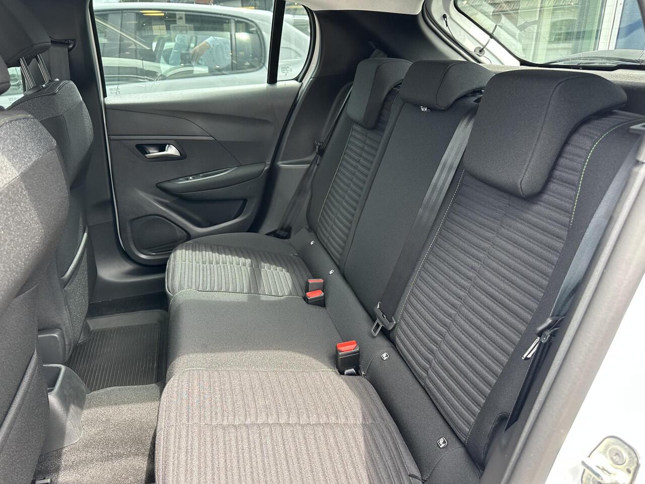 Peugeot 208 1.2 Hybrid 110 PK Style Automaat | NETTO DEAL | Nieuw Model 2025! | Hybride Elektrisch rijden met Automaat | Navigatie via Telefoon | LED Verlichting | Apple Carplay/Android Auto | Cruise Control | Stoelverwarming |