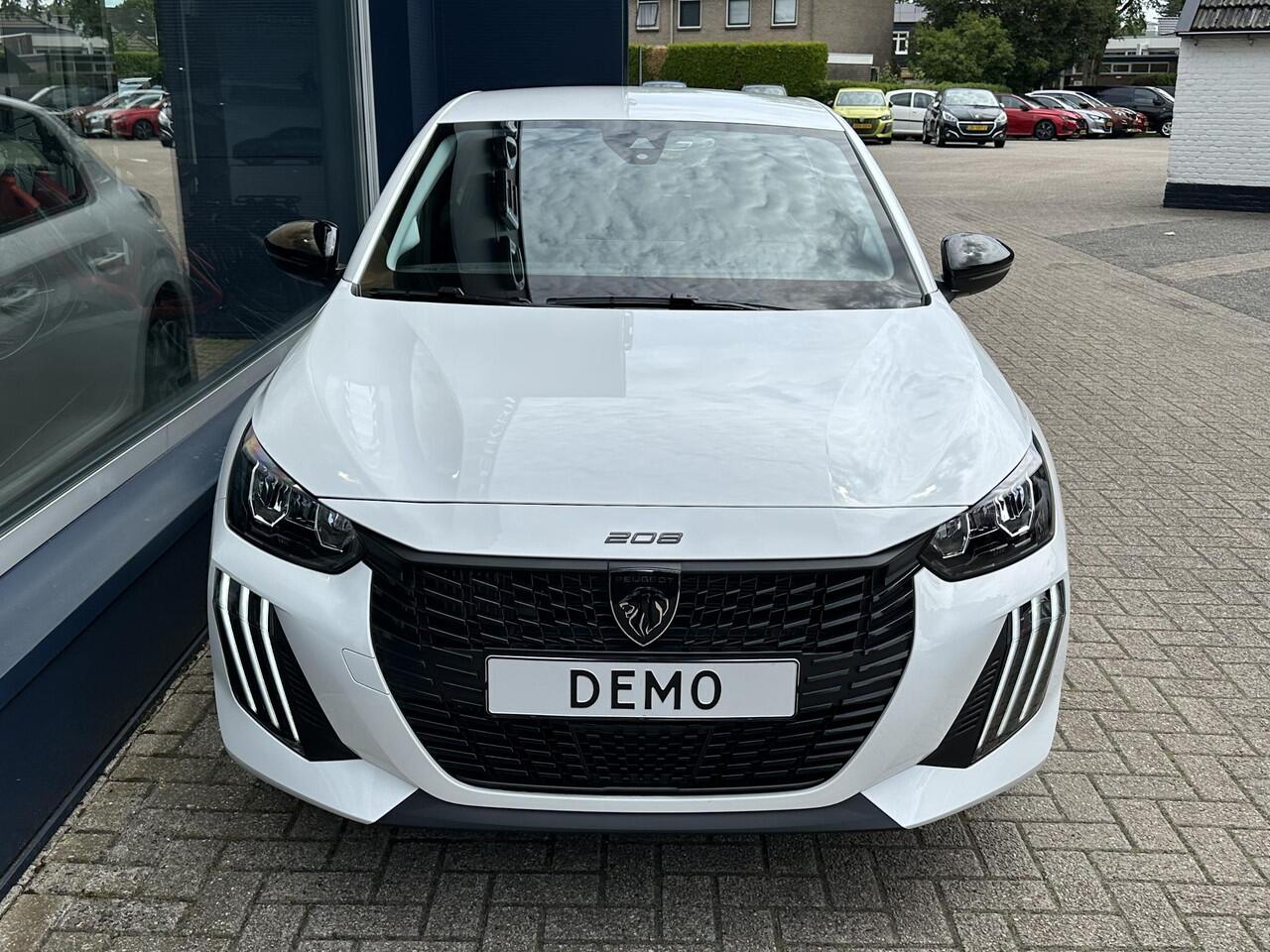 Peugeot 208 1.2 Hybrid 110 PK Style Automaat | NETTO DEAL | Nieuw Model 2025! | Hybride Elektrisch rijden met Automaat | Navigatie via Telefoon | LED Verlichting | Apple Carplay/Android Auto | Cruise Control | Stoelverwarming |