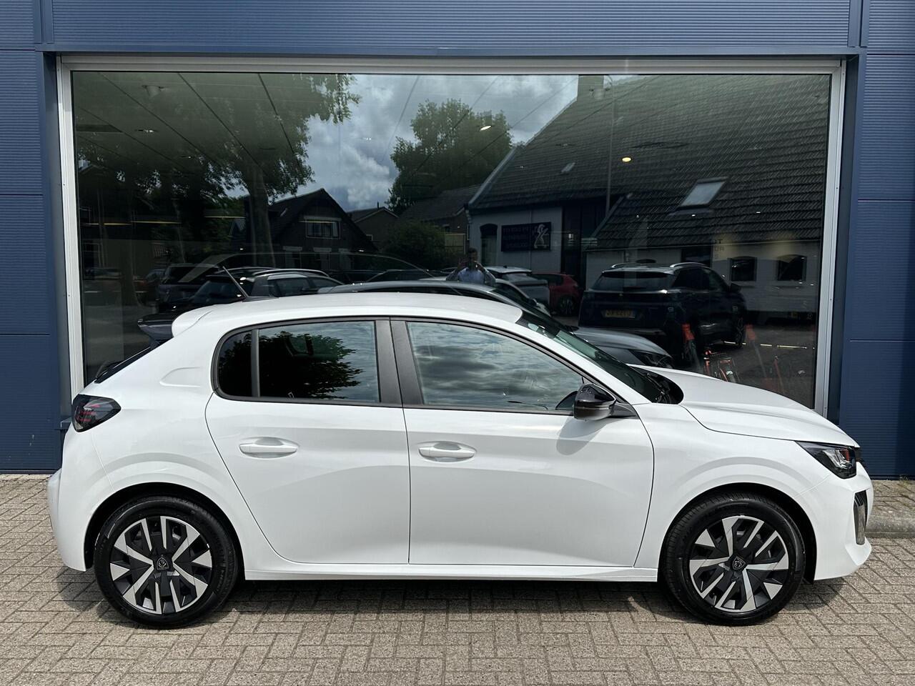 Peugeot 208 1.2 Hybrid 110 PK Style Automaat | NETTO DEAL | Nieuw Model 2025! | Hybride Elektrisch rijden met Automaat | Navigatie via Telefoon | LED Verlichting | Apple Carplay/Android Auto | Cruise Control | Stoelverwarming |
