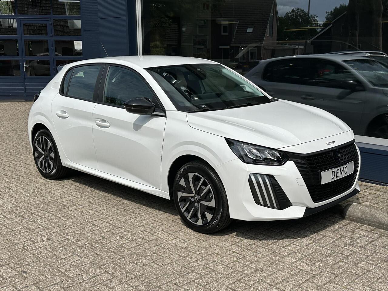 Peugeot 208 1.2 Hybrid 110 PK Style Automaat | NETTO DEAL | Nieuw Model 2025! | Hybride Elektrisch rijden met Automaat | Navigatie via Telefoon | LED Verlichting | Apple Carplay/Android Auto | Cruise Control | Stoelverwarming |