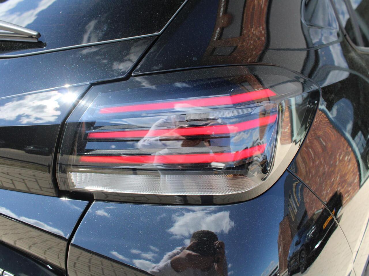 Peugeot 208 1.2 Hybrid 110PK e-DCS6 Allure Navigatie, 360 camera, Lichtmetalen velgen, Parkeerhulp voor & achter, Cruise Control