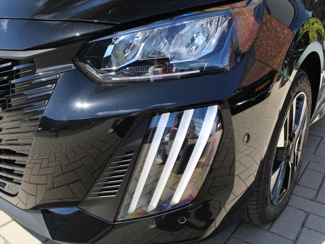 Peugeot 208 1.2 Hybrid 110PK e-DCS6 Allure Navigatie, 360 camera, Lichtmetalen velgen, Parkeerhulp voor & achter, Cruise Control