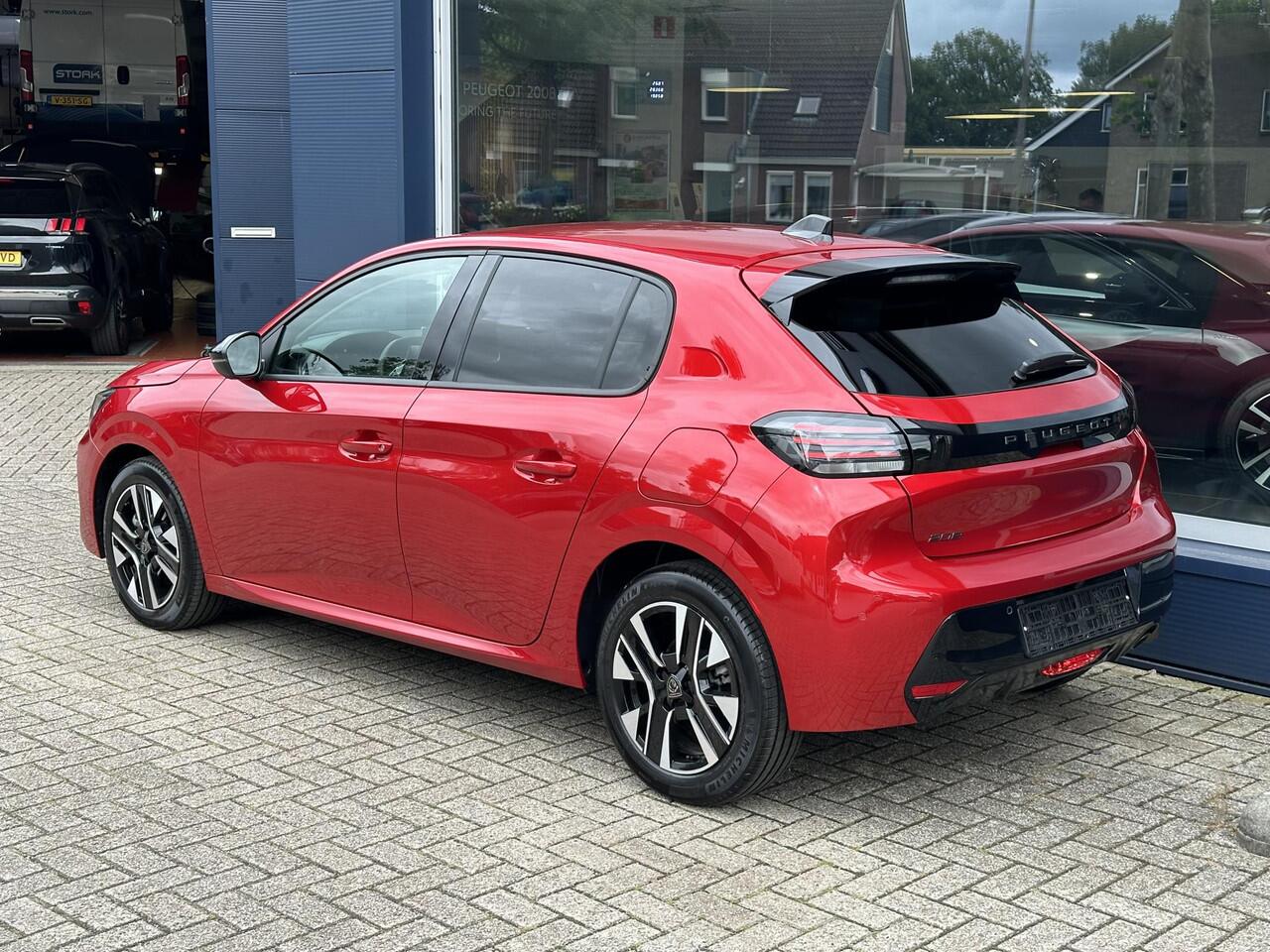 Peugeot 208 1.2 Turbo 100 PK Allure | ¤ 6200 DEMO korting | NETTO DEAL | Stoelverwarming | Navigatie draadloos via Telefoon | LED Verlichting | Parkeersensoren | Privacy Glas | Half Lederen Bekleding | Lichtmetalen Velgen |