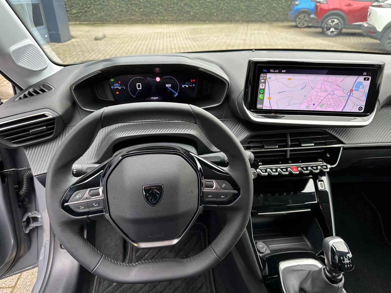 Peugeot 208 1.2 Turbo 100 PK Allure | ¤ 6200 DEMO korting | NETTO DEAL | Stoelverwarming | Navigatie draadloos via Telefoon | LED Verlichting | Parkeersensoren | Privacy Glas | Half Lederen Bekleding | Lichtmetalen Velgen |