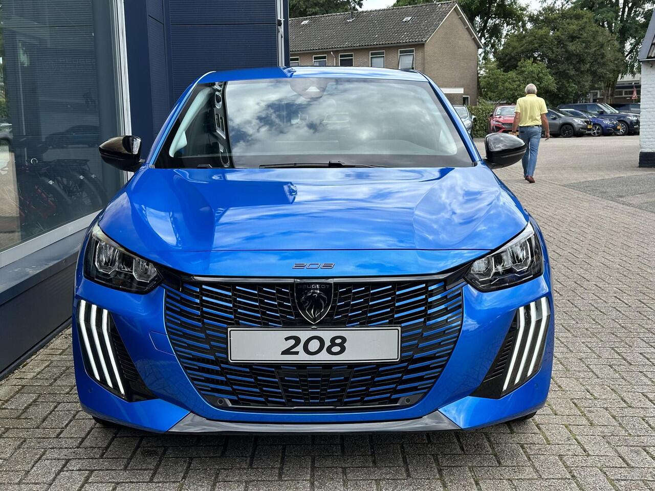 Peugeot 208 1.2 Turbo 100 PK Allure | ¤ 6200 DEMO Voordeel | NETTO DEAL| Navigatie draadloos via Telefoon | Stoelverwarming | LED Verlichting | Lichtmetalen Velgen 16" | Half Lederen Bekleding | Groot Multimedia Scherm | Climate Control | Cruise Control |