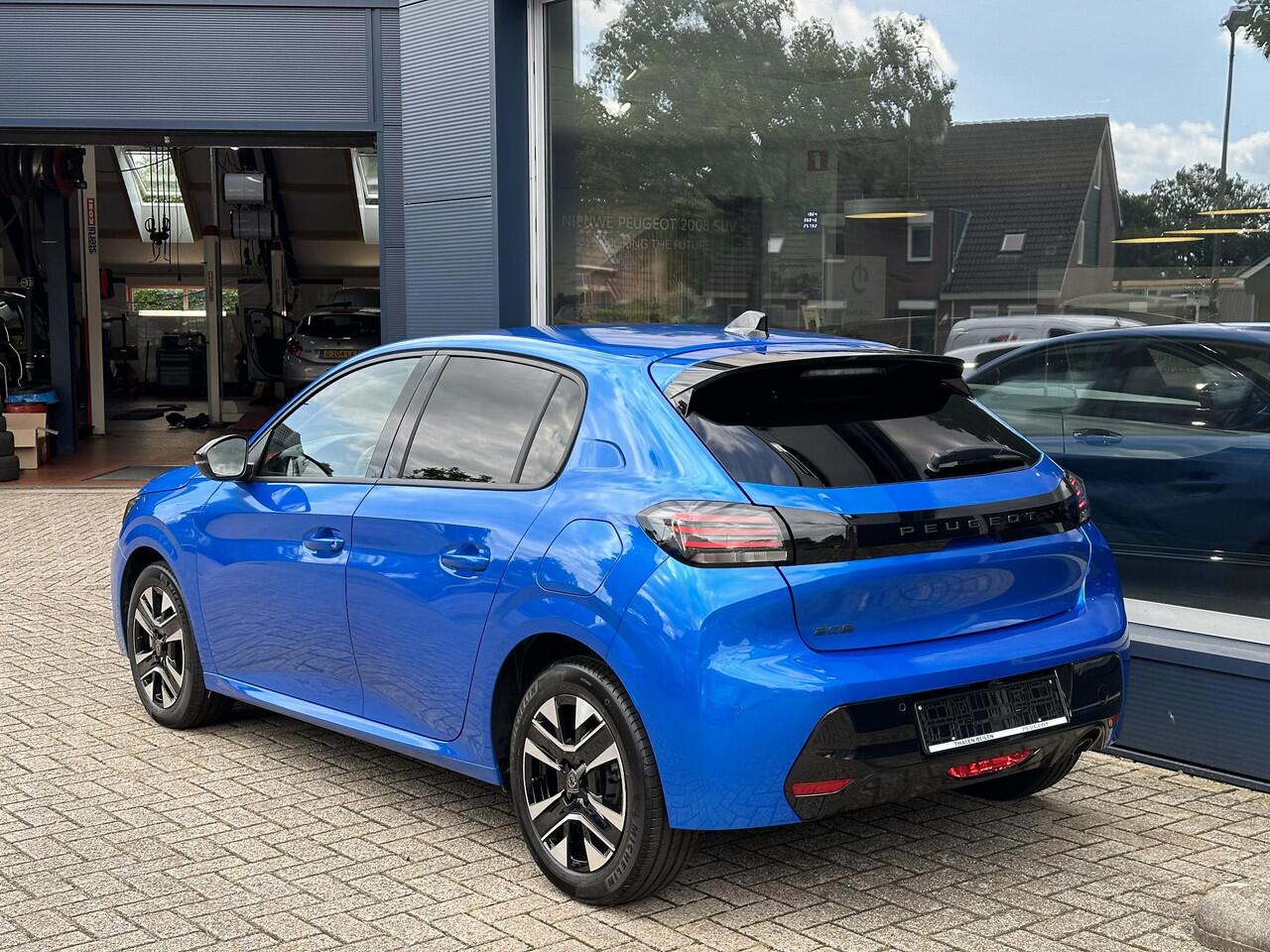 Peugeot 208 1.2 Turbo 100 PK Allure | ¤ 6200 DEMO Voordeel | NETTO DEAL| Navigatie draadloos via Telefoon | Stoelverwarming | LED Verlichting | Lichtmetalen Velgen 16" | Half Lederen Bekleding | Groot Multimedia Scherm | Climate Control | Cruise Control |