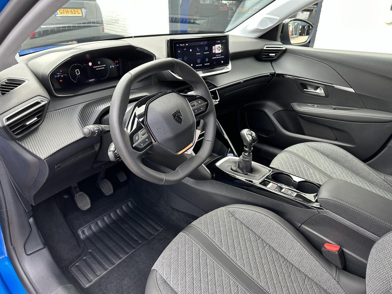 Peugeot 208 1.2 Turbo 100 PK Allure | ¤ 6200 DEMO Voordeel | NETTO DEAL| Navigatie draadloos via Telefoon | Stoelverwarming | LED Verlichting | Lichtmetalen Velgen 16" | Half Lederen Bekleding | Groot Multimedia Scherm | Climate Control | Cruise Control |